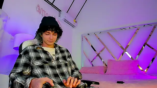 Snapshot of thanier_18 chatting on March 31, 7:25 pm thanier 18 online show from March 31, 7:25 pm