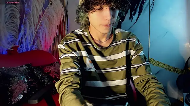 Snapshot of thanier_18 chatting on May 27, 7:11 pm thanier 18 online show from May 27, 7:11 pm