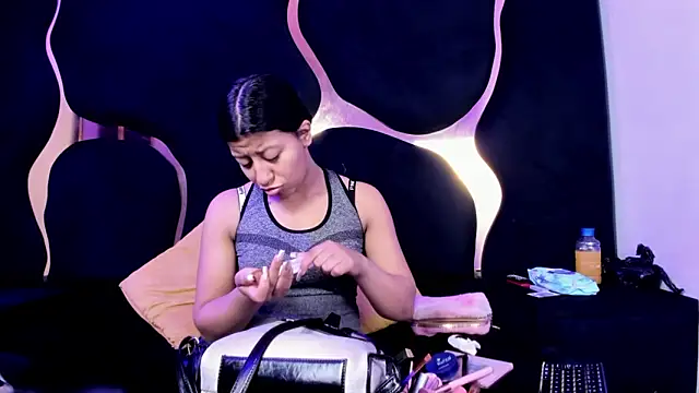 Vaneline2 online show from June 2, 2:30 pm