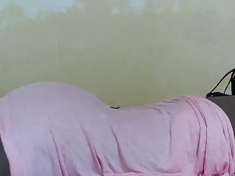 petitelavishey online show from March 18, 7:50 pm