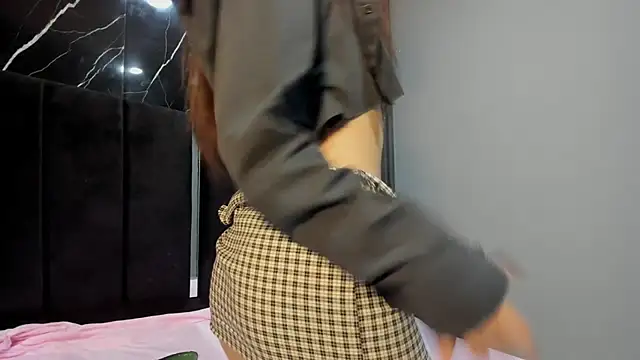 LunaSmithly online show from February 12, 2:34 pm