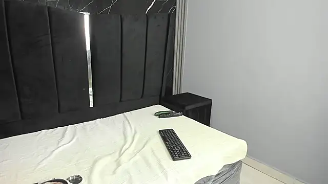 LunaSmithly online show from March 22, 4:32 pm