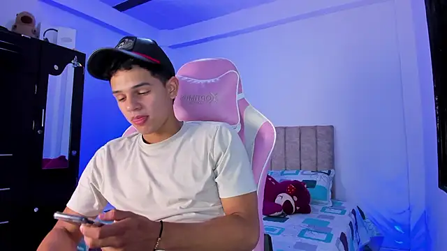 Snapshot of Adrian_Prime_ chatting on March 17, 6:44 pm Adrian Prime online show from March 17, 6:44 pm