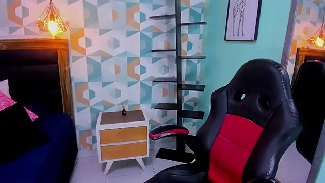 alixablake online show from June 12, 12:15 pm