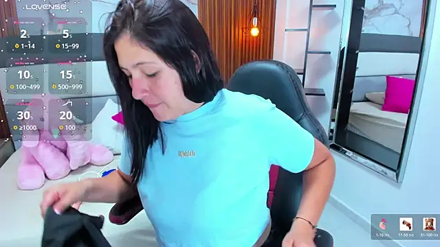 alixablake online show from June 26, 7:07 pm