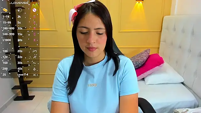 alixablake online show from August 1, 7:02 pm