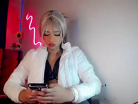 DahliaGill online show from June 15, 2:19 pm