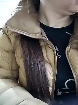Snapshot of LiilyZi chatting on March 19, 12:47 am LiilyZi online show from March 19, 12:47 am