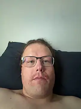 RaeganV online show from April 10, 8:35 pm