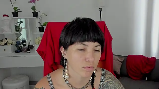 NeoGeisha online show from August 2, 9:30 am