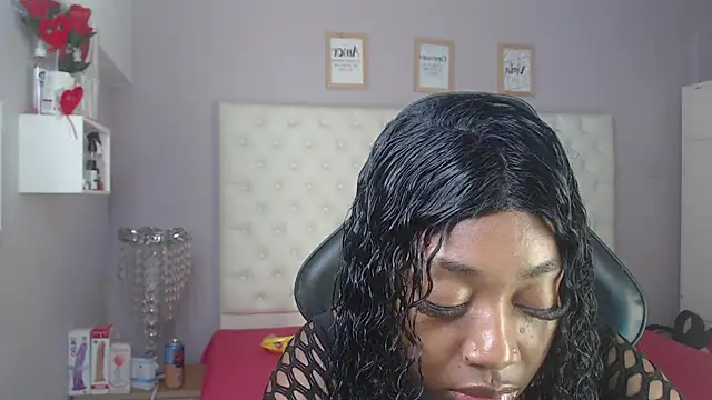 Snapshot of candy__ebony chatting on March 17, 3:33 am candy ebony online show from March 17, 3:33 am