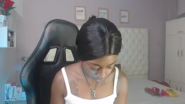 Snapshot of candy__ebony chatting on March 27, 7:03 am candy ebony online show from March 27, 7:03 am