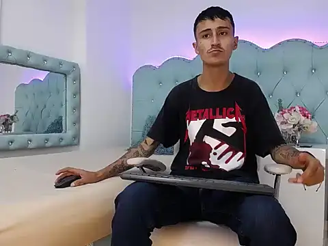 jullian ricciI online show from February 5, 11:26 am