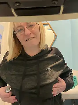 tinkerbellfairy12 online show from February 5, 11:42 pm