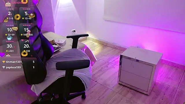 Sashaa tay online show from February 25, 7:01 pm