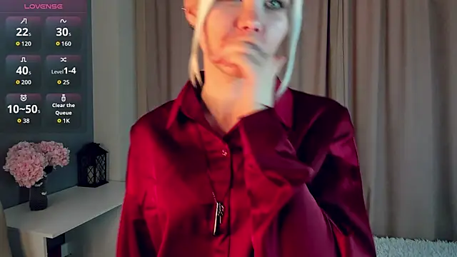 GoldenLenarz online show from March 3, 11:05 am