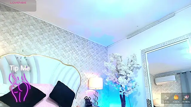 YazminJenner online show from May 23, 6:18 am