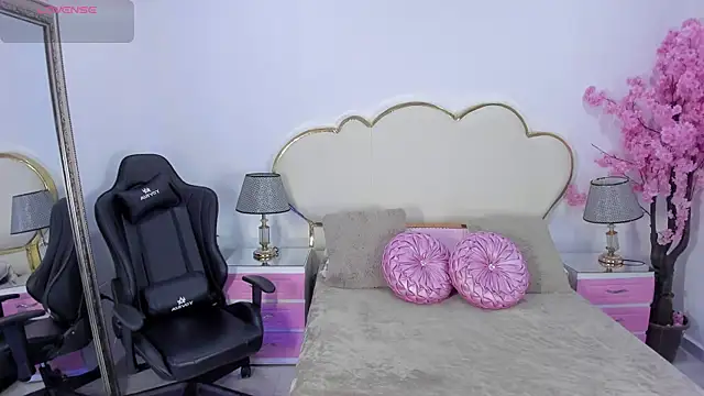 YazminJenner online show from July 11, 5:43 am