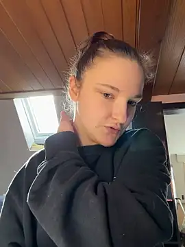 Snapshot of ViviLuu chatting on March 12, 10:43 am ViviLuu online show from March 12, 10:43 am