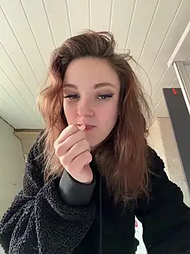 Snapshot of ViviLuu chatting on March 17, 10:18 am ViviLuu online show from March 17, 10:18 am