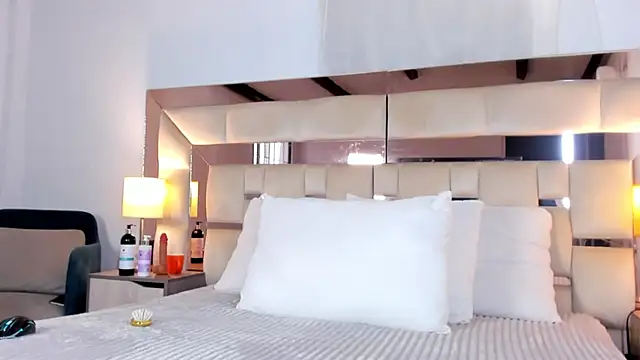 EloiseClairmont online show from March 20, 8:25 pm