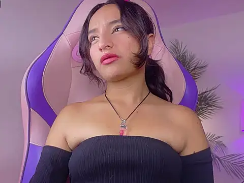  emily jonexs online show from June 20, 6:22 pm