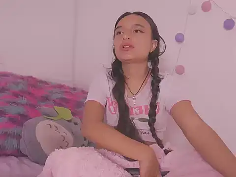  emily jonexs online show from July 18, 12:20 pm