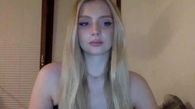 MayaWetDream online show from May 5, 8:17 pm
