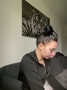 zoeelovee online show from February 20, 10:38 am