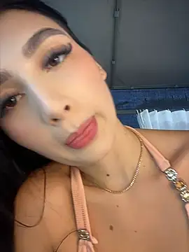 Snapshot of BadLilAngelXXX chatting on April 21, 1:17 pm BadLilAngelXXX online show from April 21, 1:17 pm