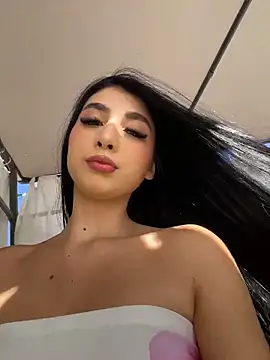 Snapshot of BadLilAngelXXX chatting on May 31, 1:07 pm BadLilAngelXXX online show from May 31, 1:07 pm