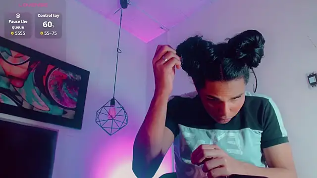 Snapshot of Zonce_shimer chatting on February 20, 3:47 am Zonce shimer online show from February 20, 3:47 am