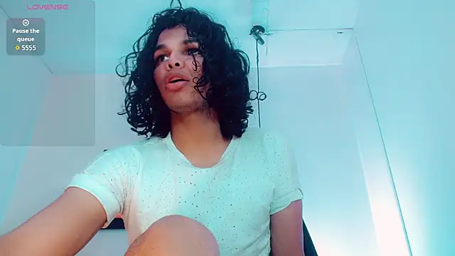 Snapshot of Zonce_shimer chatting on February 24, 3:26 am Zonce shimer online show from February 24, 3:26 am