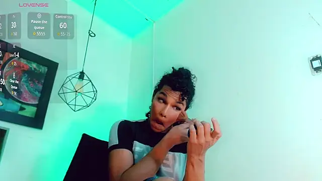 Snapshot of Zonce_shimer chatting on February 25, 3:49 am Zonce shimer online show from February 25, 3:49 am