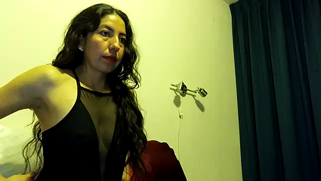 LunaLatinaa online show from February 8, 5:16 pm