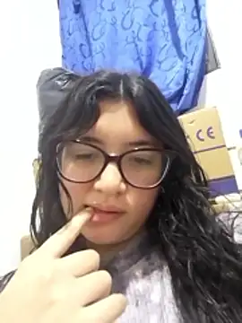 Dahlia-Rose online show from March 6, 1:24 am