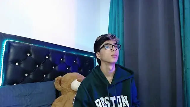 Snapshot of gabriel_x18 chatting on February 15, 8:02 am gabriel x18 online show from February 15, 8:02 am