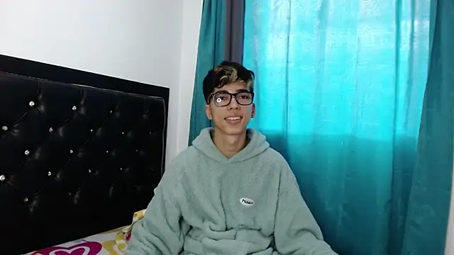 Snapshot of gabriel_x18 chatting on March 5, 9:22 pm gabriel x18 online show from March 5, 9:22 pm