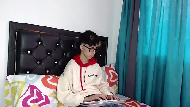 Snapshot of gabriel_x18 chatting on March 6, 9:55 pm gabriel x18 online show from March 6, 9:55 pm