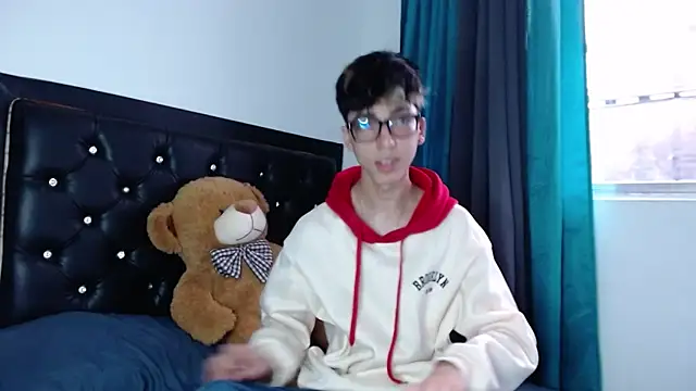 Snapshot of gabriel_x18 chatting on March 15, 9:10 pm gabriel x18 online show from March 15, 9:10 pm