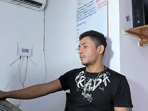 Snapshot of Party_Star1 chatting on July 31, 12:43 am Party Star1 online show from July 31, 12:43 am