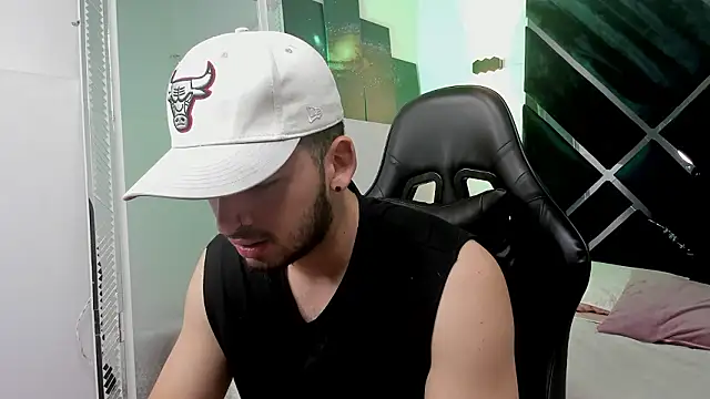 Snapshot of Logan_Wolf-js chatting on March 27, 2:50 am Logan Wolf-js online show from March 27, 2:50 am