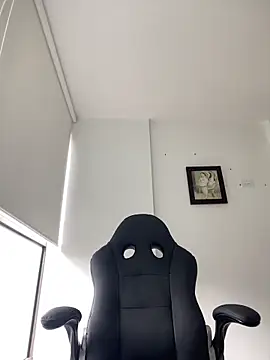 Snapshot of MattiaDupont chatting on March 12, 9:21 pm MattiaDupont online show from March 12, 9:21 pm