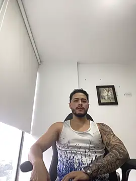 Snapshot of MattiaDupont chatting on March 13, 9:43 pm MattiaDupont online show from March 13, 9:43 pm