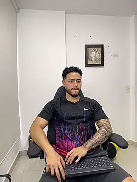 Snapshot of MattiaDupont chatting on March 25, 10:38 pm MattiaDupont online show from March 25, 10:38 pm