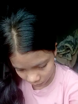 Snapshot of camtu00 chatting on April 1, 5:52 am camtu00 online show from April 1, 5:52 am