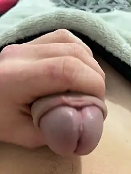 Snapshot of enormebitedu31 chatting on February 9, 9:08 pm enormebitedu31 online show from February 9, 9:08 pm