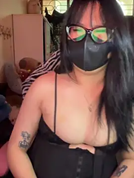 Snapshot of HaleyKin chatting on March 17, 1:21 am HaleyKin online show from March 17, 1:21 am