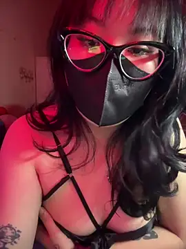 Snapshot of HaleyKin chatting on April 1, 7:33 pm HaleyKin online show from April 1, 7:33 pm