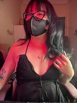 Snapshot of HaleyKin chatting on April 8, 5:24 pm HaleyKin online show from April 8, 5:24 pm